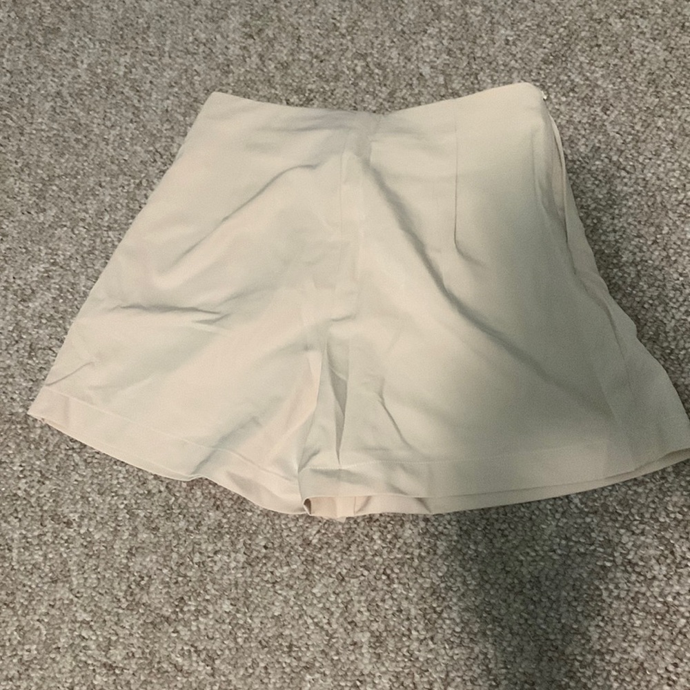 Pleated shorts